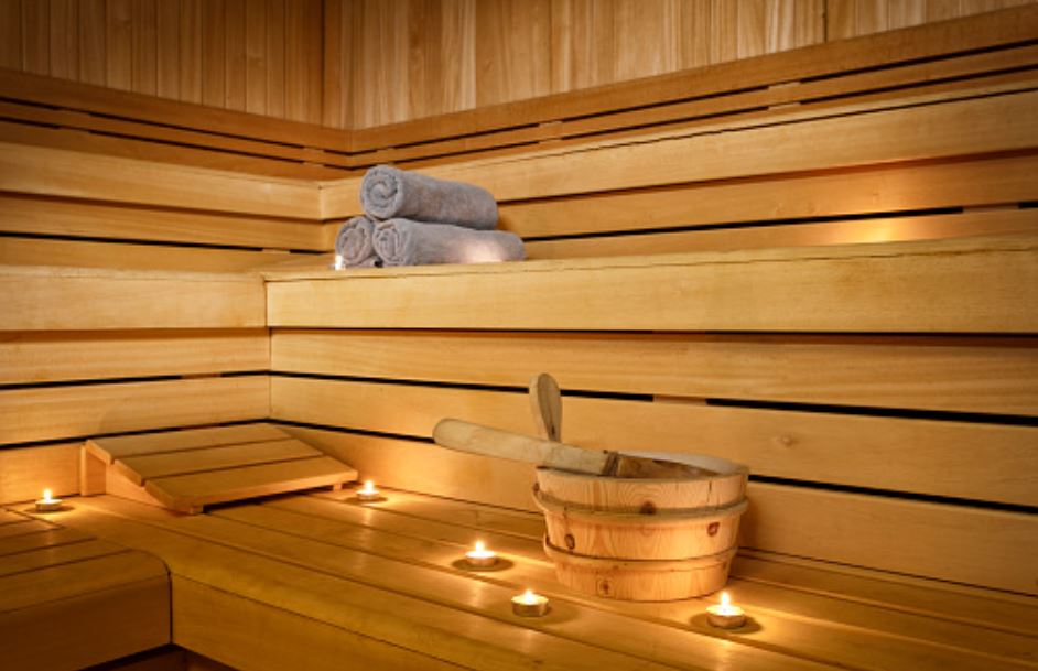 wellhealthorganic.com: difference-between-steam-room-and-sauna-health-benefits-of-steam-room